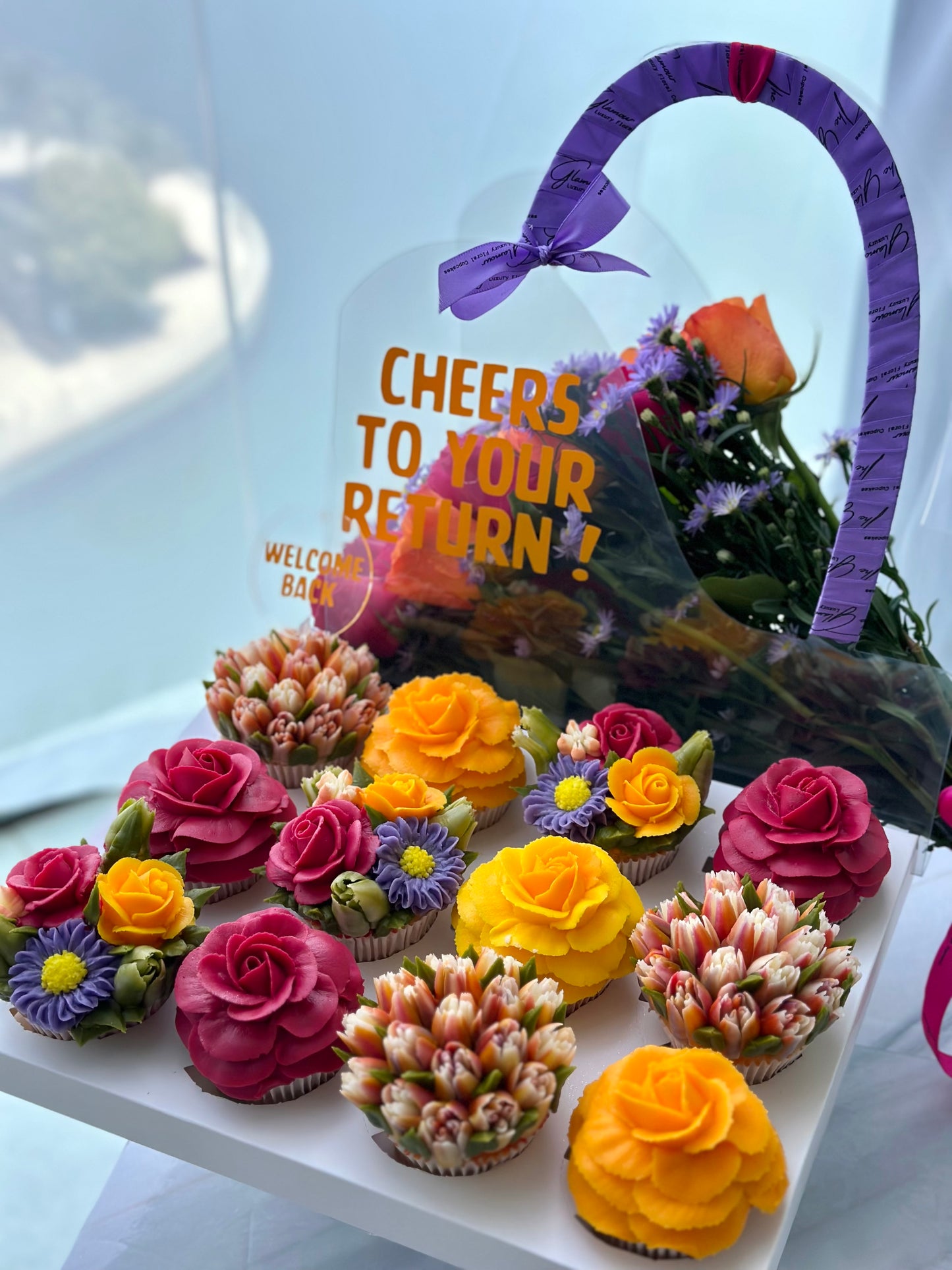 Premium Flowers Bag + Premium Cupcakes Box