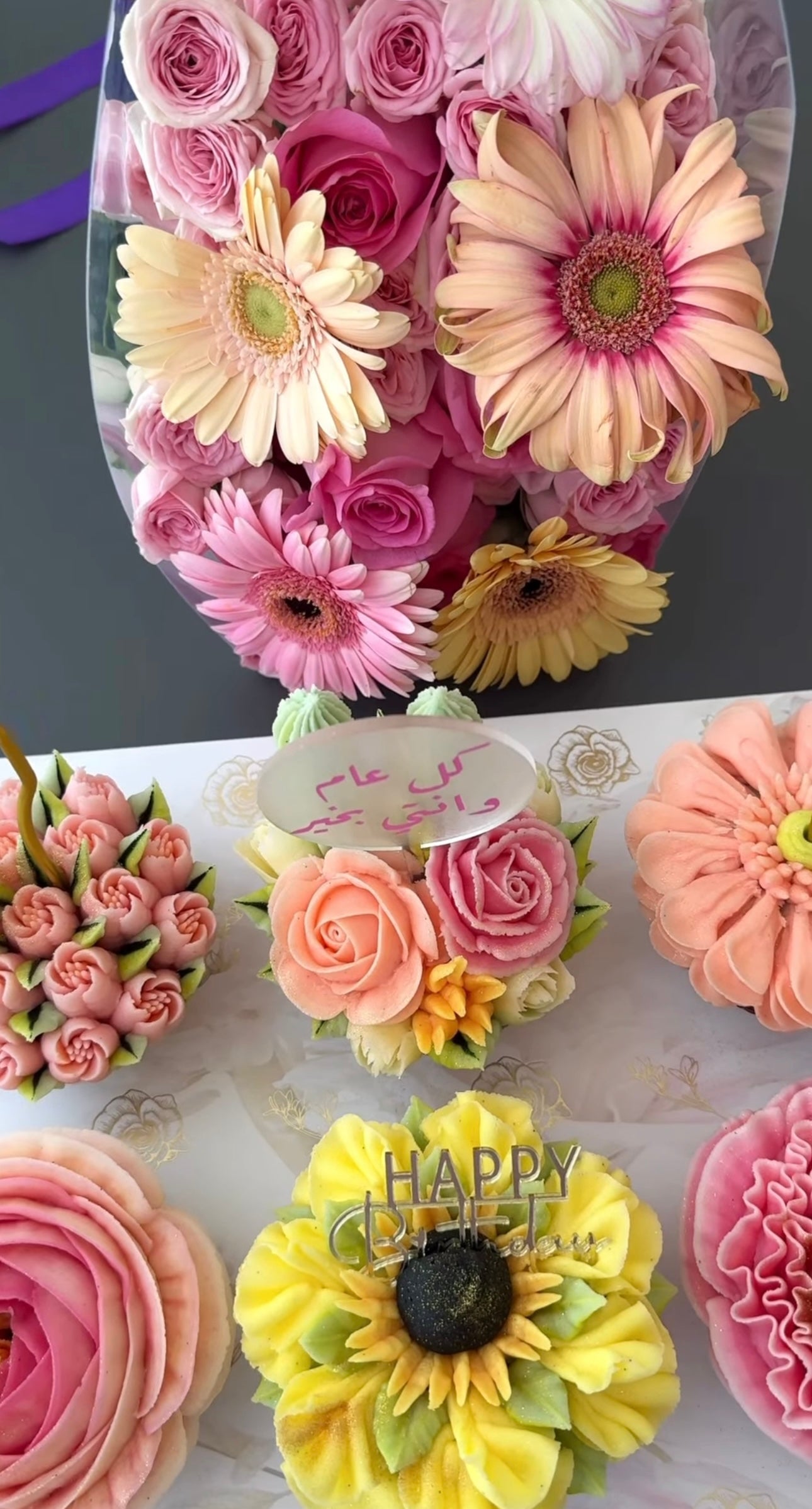 Premium ( Flowers Bag + Floral Cupcakes )